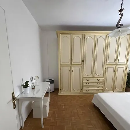 Homestay Cozy Near The Carpenedo Train Station *